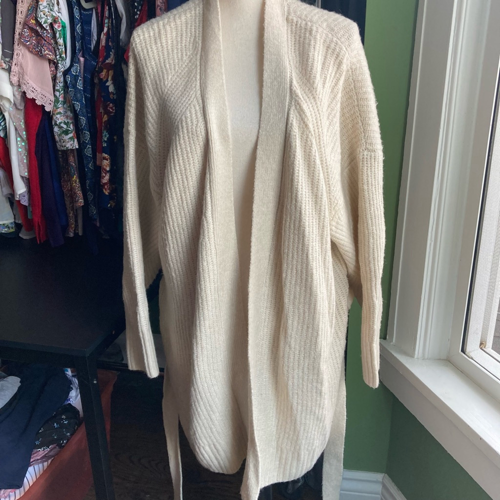Elegant Cream Women's Cardigan - Picture 3 of 11